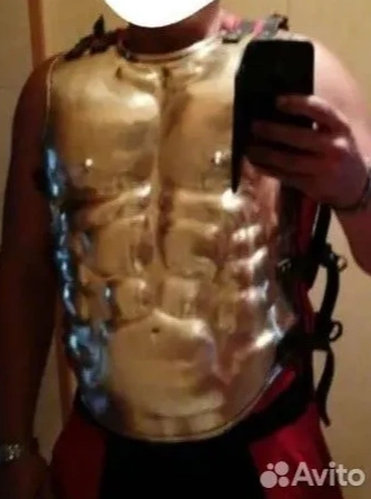 Вес доспехов составляет 11 килограммов | Источник: «Авито»