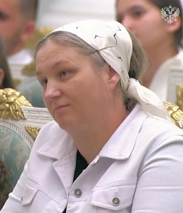 1 июня, День защиты детей. Татьяна Колотуна в Кремле. Через несколько минут Владимир Путин вручит ей орден «Мать-героиня» | Источник: Владимир Сальдо / max.ru