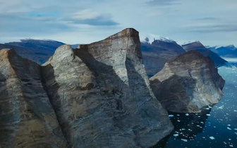 Экстремал первым покорил скалу в Гренландии, о которой вы даже не слышали. И вряд ли сможете выговорить ее название