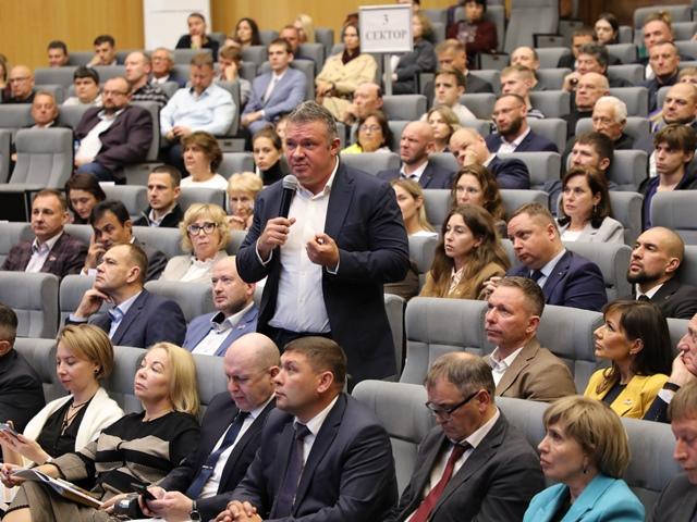 «Бюджет формируется в сложных условиях». Расходы и доходы Приморья на 2027 год обсудили на обществе…