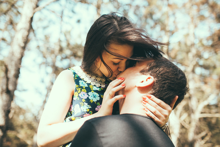 Психологи объяснили, почему люди целуются с закрытыми глазами