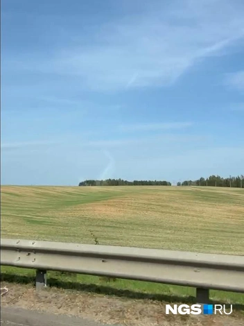 В пригороде много полей. Предвосхищая комментарии, сообщаем: засеяны они не только картофелем | Источник: Настасья Медведева / NGS.RU