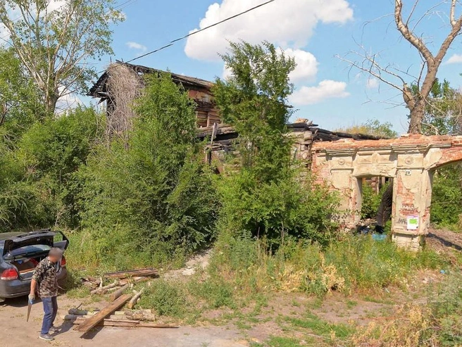 В 2020 году, судя по всему, дом начали разбирать на строительные материалы. | Источник: Яндекс.Карты