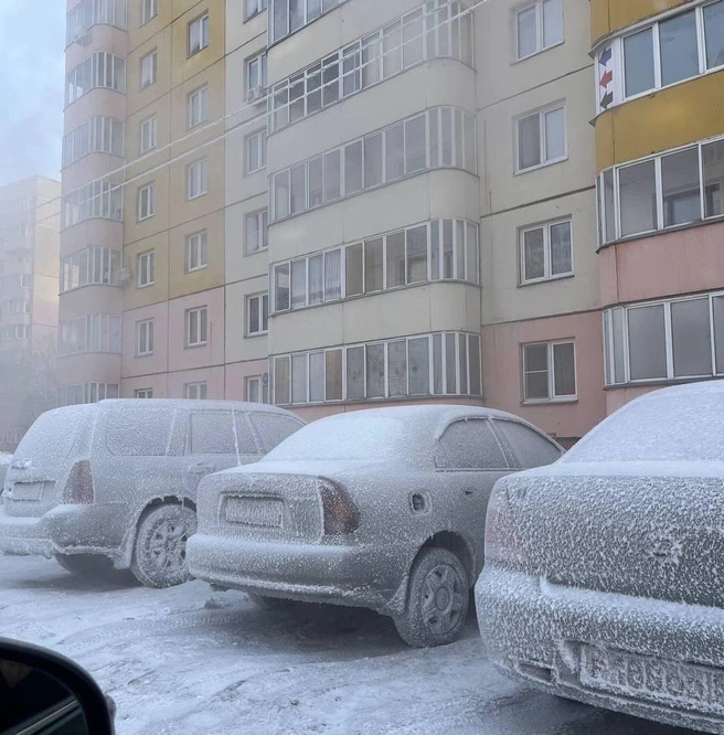 Автомобили обледенели  | Источник: «Аварийный Омск» / T.me