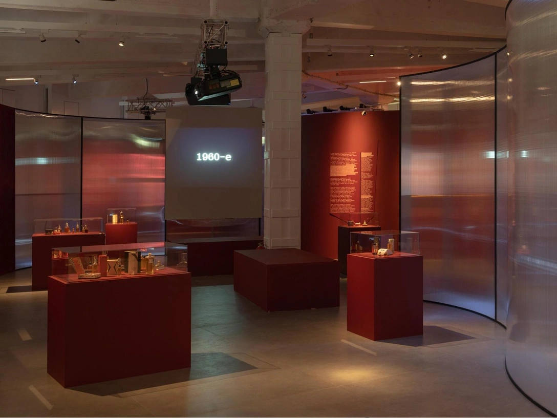 Шлейф прошлого: история духов, которыми пахла целая эпоха | marieclaire.ru