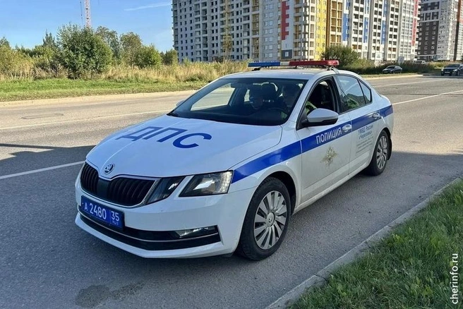 В Череповце оштрафовали двух самокатчиков за проезд по переходу | Источник: st.cherinfo.ru