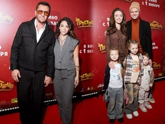 Дебют дочки Моряк и Андреасяна, редкий выход Костенко и Тарасова: звезды на премьере «Простоквашино»