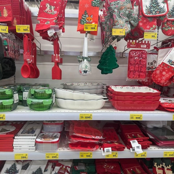 Новогодняя посуда в магазине | Источник: Дарья Гранкина / 26.RU