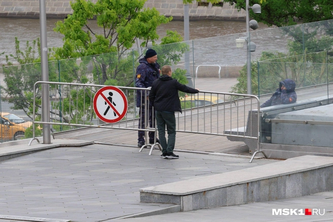 Проход к мосту загородили заборами | Источник: Артём Устюжанин / MSK1.RU