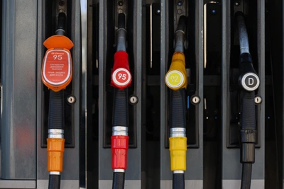 В Омске подорожал бензин на двух заправках