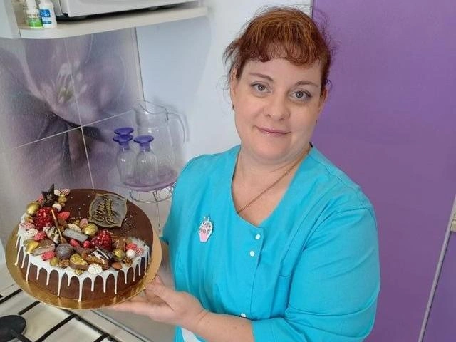 Кондитер из Орска Светлана Топилина вновь попробует свои силы в федеральном кулинарном шоу | Источник: Соцсети Светланы Топилиной