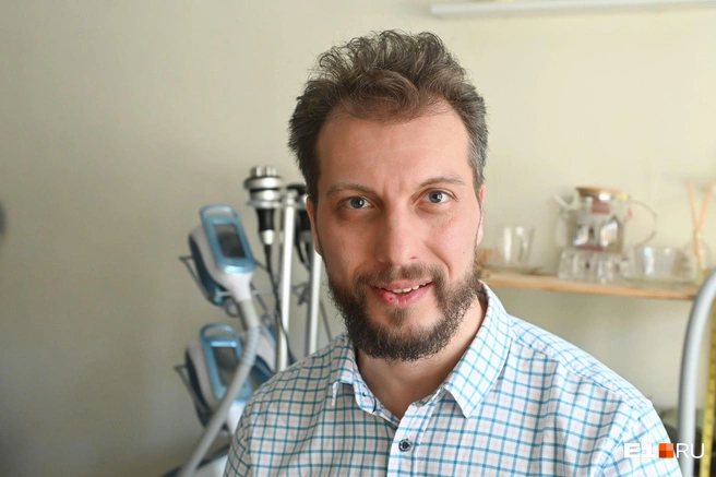 Для работы Влад снимает небольшую студию с почасовой оплатой | Источник: Дмитрий Емельянов / E1.RU