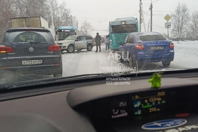 Bus Crashes in Arkhangelsk with 40 Passengers