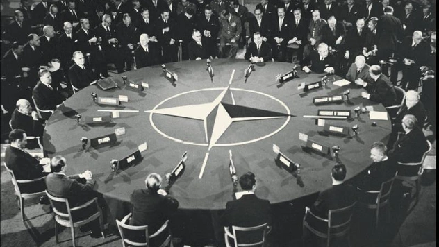 История одной фотографии: СССР отказали во вступлении в НАТО, 1953 год