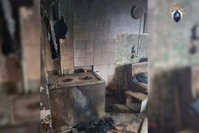 Проверка гибели мужчины и женщины при пожаре в Долинске