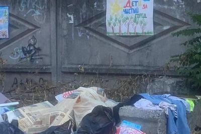 Дети в Краснодаре добились уборки мусора у детсада