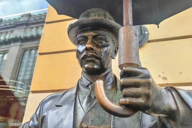 Двенадцать стульев удачи по-петербургски. Карта мест, где подмигивает фортуна | Источник: Павел Каравашкин / FONTANKA.RU