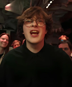 В «Твиттере» (X) все переругались из-за группы «Бонд с кнопкой»