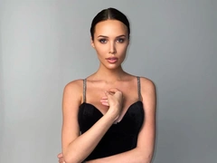 Анастасия Решетова призналась, что после рождения сына ее больше не расстраивают недостатки внешности
