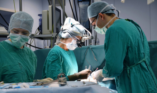 Российские кардиохирурги спасли месячного младенца с редким пороком сердца - у мальчика не было части аорты