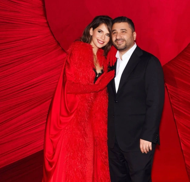 Маленькая принцесса: Сарик Андреасян и Лиза Моряк впервые вышли на красную дорожку с младшей дочерью Шарлиз | Источник: Соцсети