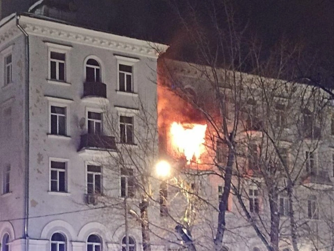 В центре Москвы загорелся дом | Источник: Соседи. Якиманка-Замоскворечье / T.me