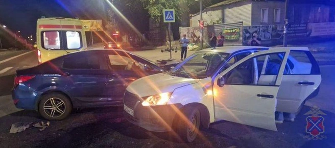 Пострадавшую пассажирку Datsun увезли в больницу | Источник: ГУ МВД России по Волгоградской области