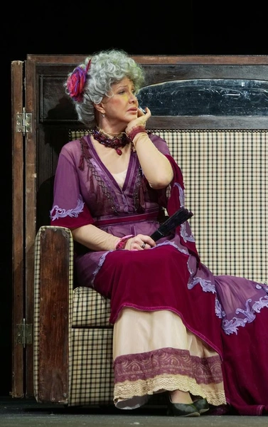 Несколько лет назад артистка попала в скандал, признавшись, что ее домогался известный человек