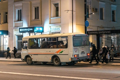 Мэрия Якутска запретила торговлю цветами в автобусах