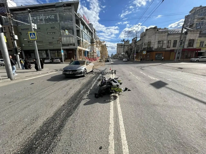 Мотоциклиста госпитализировали | Источник: ГИБДД Саратова