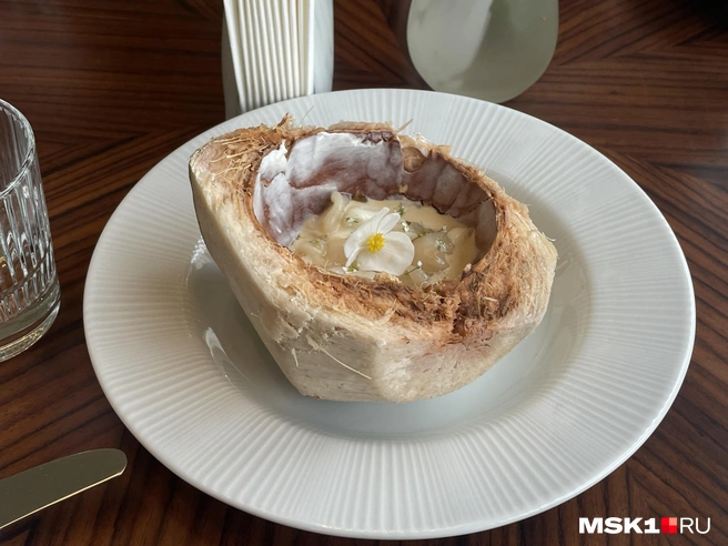 Севиче из гребешка с молодым кокосом, соусом эскабече | Источник: Екатерина Фадеева / MSK1.RU