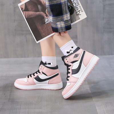 Нежно-розовые кроссовки в стиле Nike Dunk 
