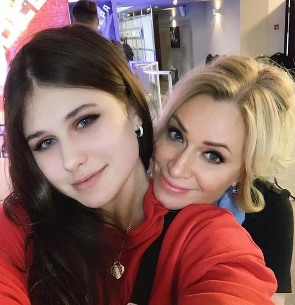 Яна Мандрик родилась в третьем союзе певицы
