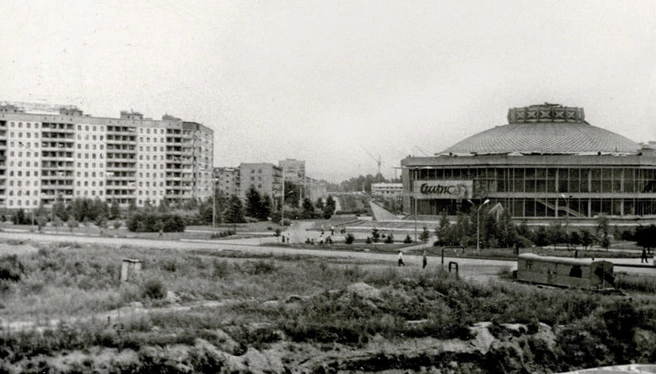 Позднее рядом с цирком обустроят Арт-сквер | Источник: pastvu.com / архив Константина Горбунова