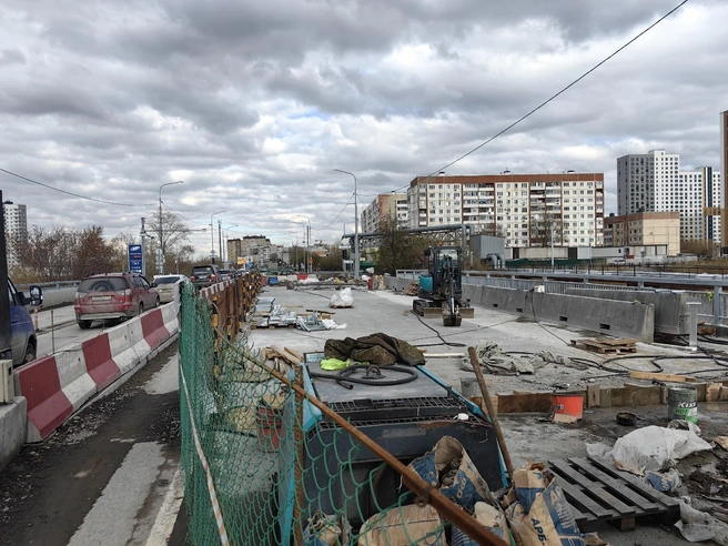 Территория ремонта огорожена уже несколько месяцев. | Источник: Павел Красоткин / 72.RU