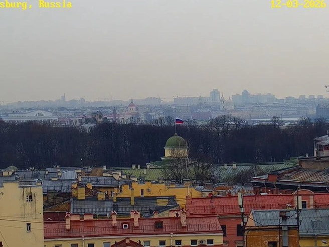 Кадр, сделанный веб-камерой с широким углом обзора.