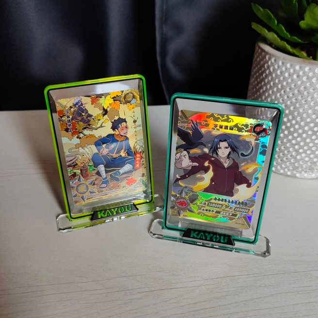 Любимые карточки стоят у пары дома на специальных подставках | Источник: Анна Титова