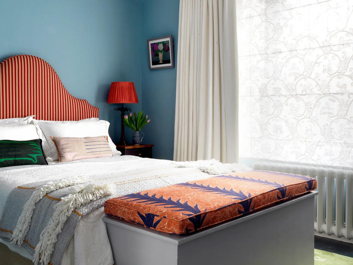 Как сделать маленькую спальню уютной: 10 идей