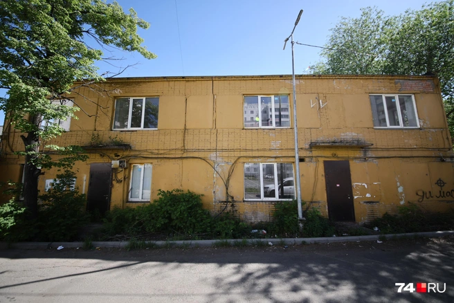 Трещина бросается в глаза, но насколько она глубока — сказать сложно | Источник: Наталья Лапцевич