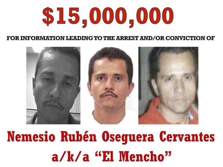 Плакат с объявлением о вознаграждении, вероятно 2020-х годов, был выпущен Государственным департаментом США и Управлением по борьбе с наркотиками (DEA) за информацию, которая привела бы к аресту Немесио Рубена Осегеры Сервантеса, также известного как Эль Менчо. За информацию, ведущую к аресту лица, разыскиваемого за ввоз контролируемых веществ, включая фентанил, предлагается вознаграждение до 15 000 000 долларов | Источник: Edward Roth / Legion Media