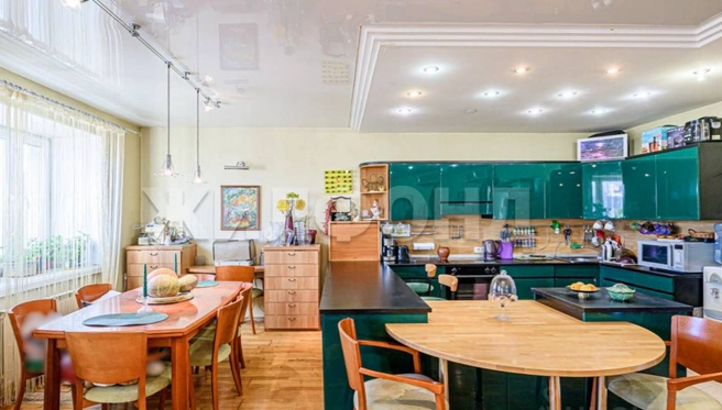 Большую комнату поделили на зоны с помощью цвета | Источник: N1 / Жилфонд