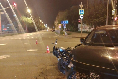 Мотоциклистка скончалась после ДТП с кроссовером в Екатеринбурге