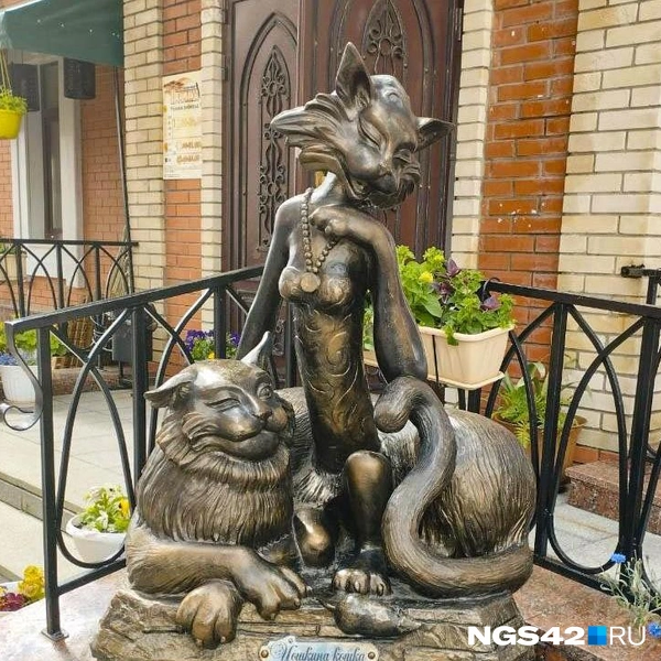 Талисманы города&nbsp;— кошки, они встречаются на каждом углу | Источник: читатель NGS42.RU