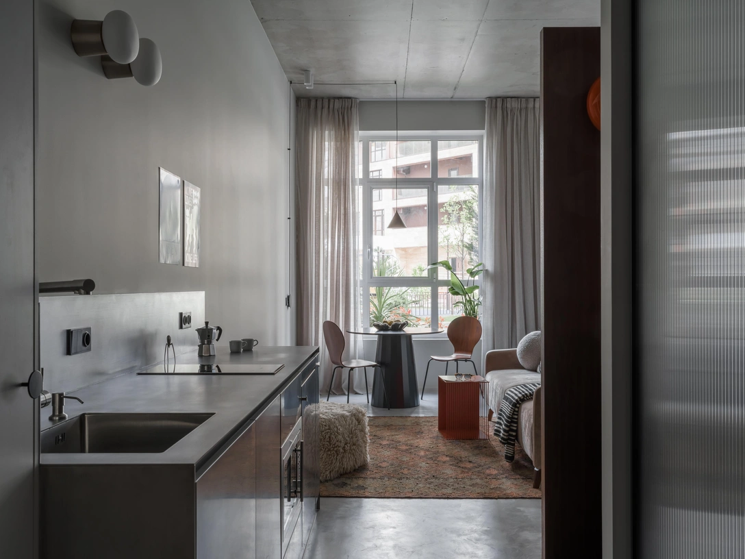 Квартира 31 м² со спальней на антресоли в Сочи | Источник: Михаил Чекалов. Стиль: Александра Ракша