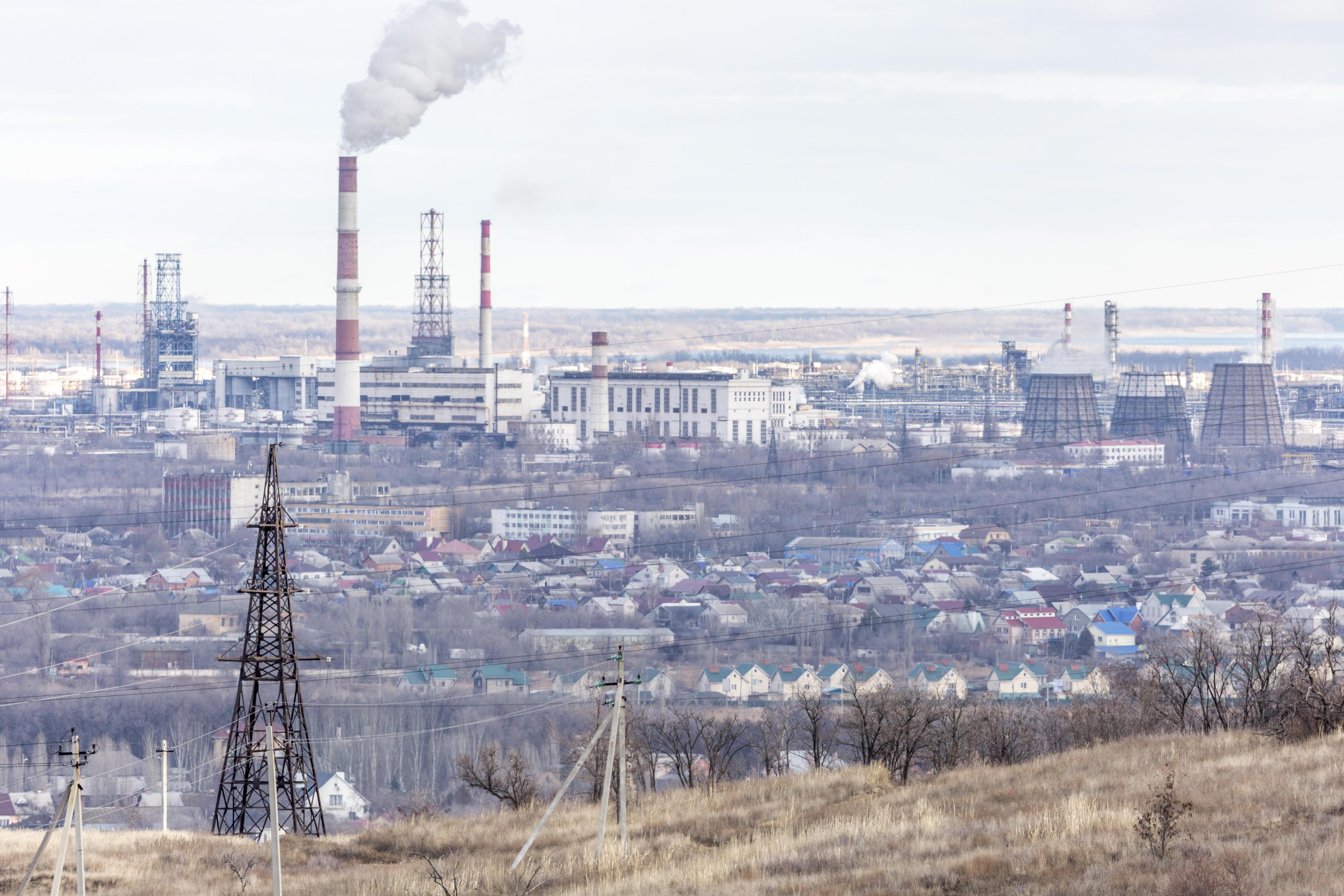 В Волгограде потушен пожар в жилом доме, пострадавшем от массовой атаки БПЛА