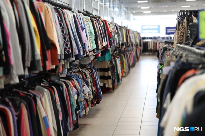 Смотрим, что можно найти в секонд-хенде перед Новым годом | Источник: Мария Тищенко / NGS.RU 