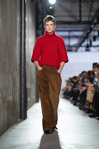 Идеальная база — брюки на осень-зиму 2025/26: лучшие модели у российских брендов Идеальная база — брюки на осень-зиму 2025/26: лучшие модели у российских брендов