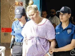 Екатерину Бурнашкину, оставившую новорожденную дочь в туалете Анталии, лишили родительских прав
