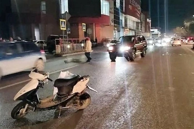 Unlicensed Scooter Rider Crashes into Toyota in Pyatigorsk