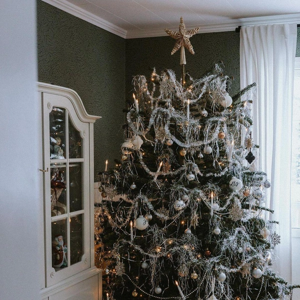 Белая новогодняя елка: 25+ фото и идей